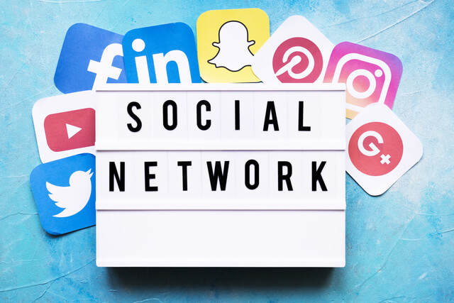 640 social network text with networking application icons painted wall high quality beautiful photo concept